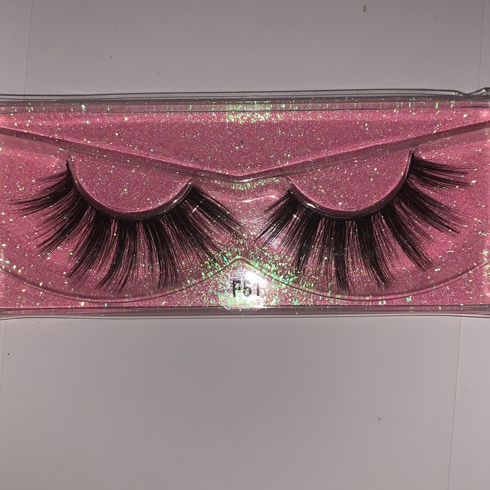 DRAMATIC LASHES - Picture 3 of 3
